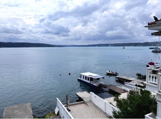 DENİZE SIFIR BOĞAZ MANZARALI YALI DAiRELERİ